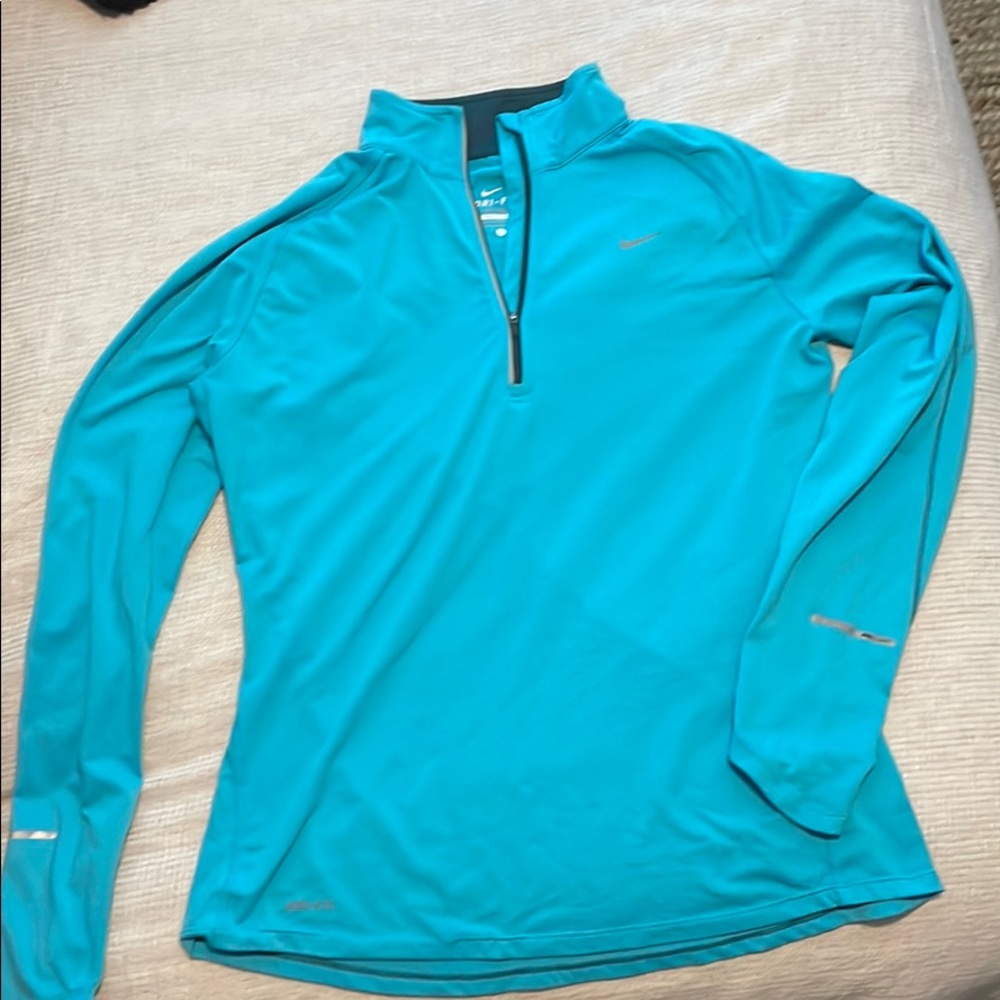 Women’s Nike Drifit 3/4 zip pullover Size L